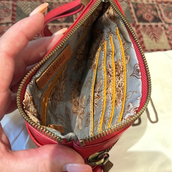 HOBO Wristlet red w/ dust bag - Picture 3 of 6